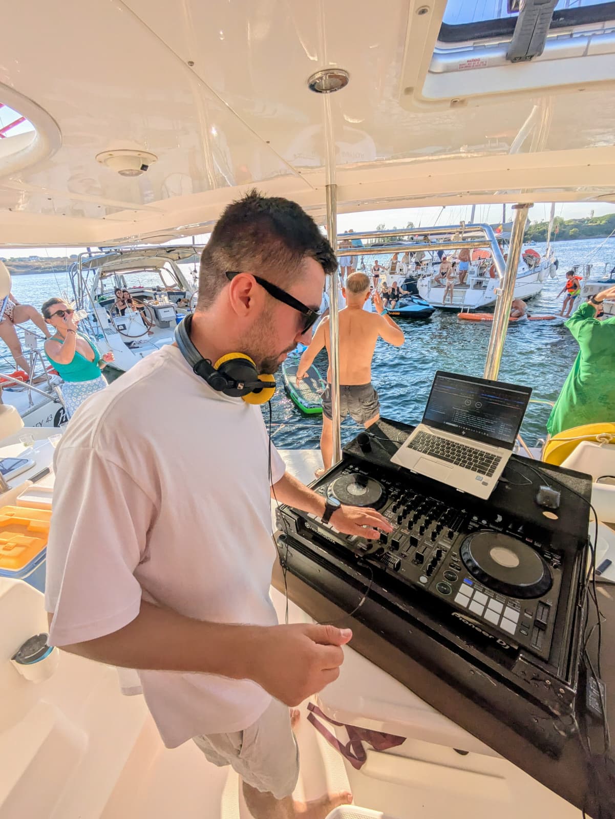 Skijet între veliere