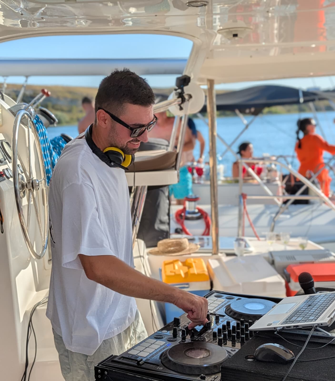 DJ Red live